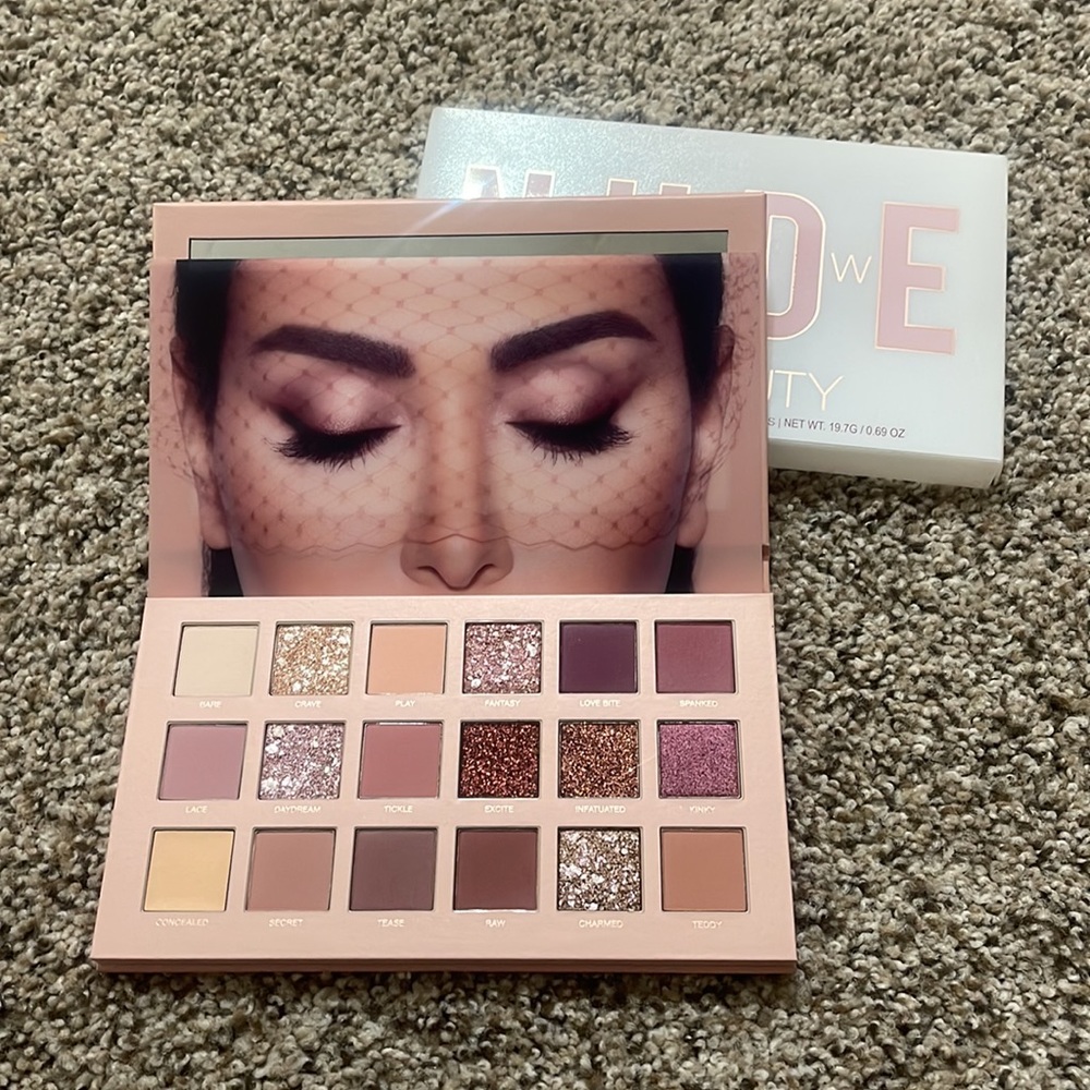 Makeup - Picture 2 of 3